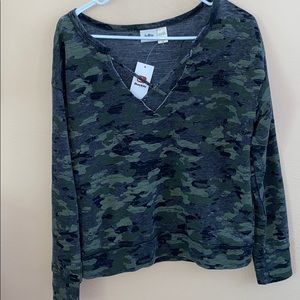 DAYTRIP Camo Long-sleeve V-neck Sweatshirt; NWT